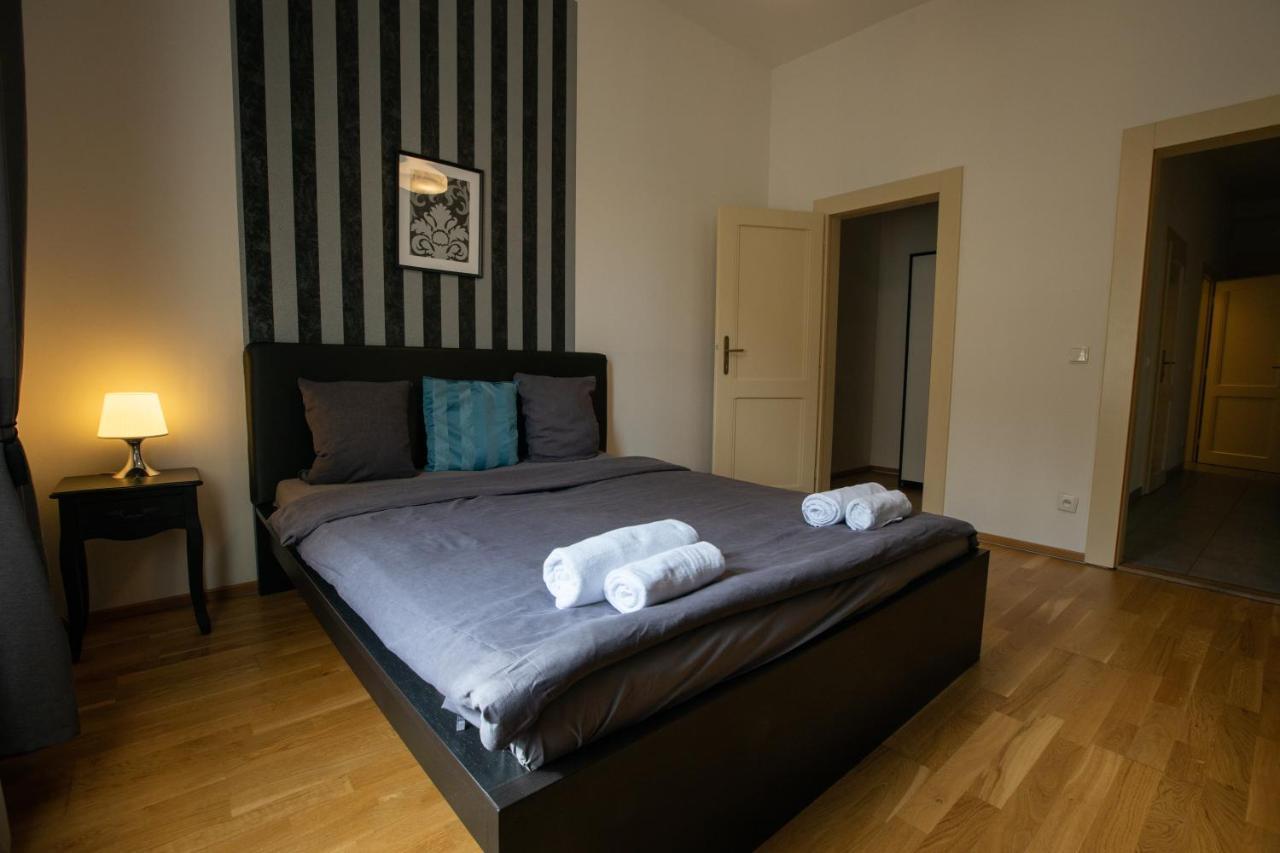 Riverside Spirit Prag Exterior foto
